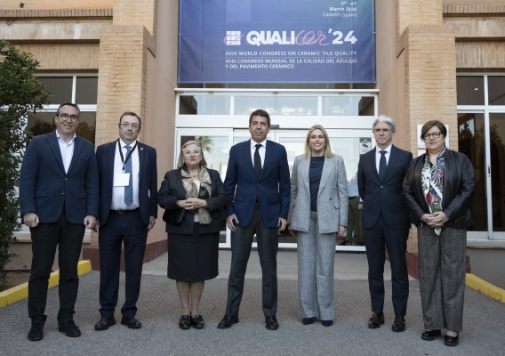 Mazón exige al Gobierno ayudas y unidad de acción para la cerámica, que vive 