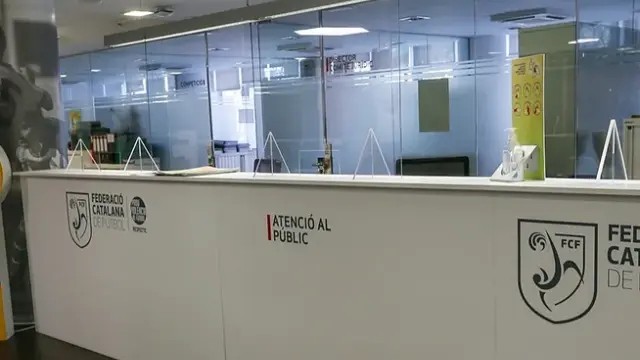 Los Mossos d'Esquadra registran la sede de la Federación Catalana de Fútbol
