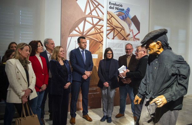 Una muestra provincial reúne la historia de la artesanía fallera con ninots de 14 comarcas
