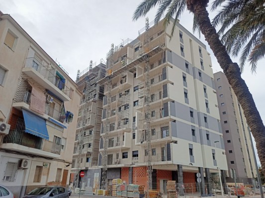 Elche intenta amarrar el quinto edificio de San Antón y al Ministerio para los 600 pisos que quedan