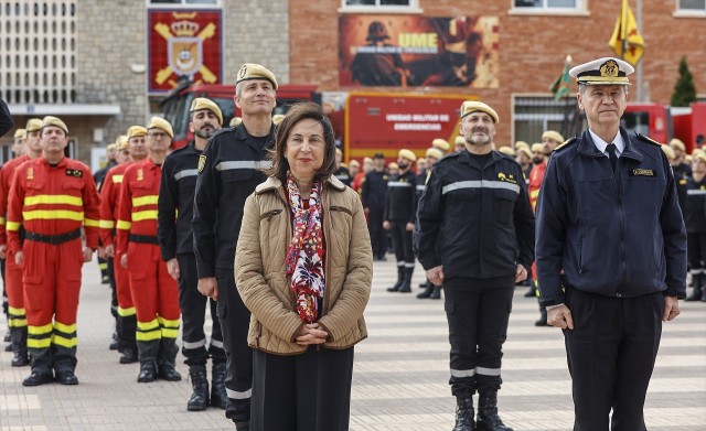 Robles alaba el trabajo de los bomberos y de la UME: 