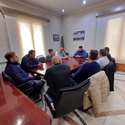 El alcalde de Nules se reúne con los afectados por los despidos de Roca Tiles 