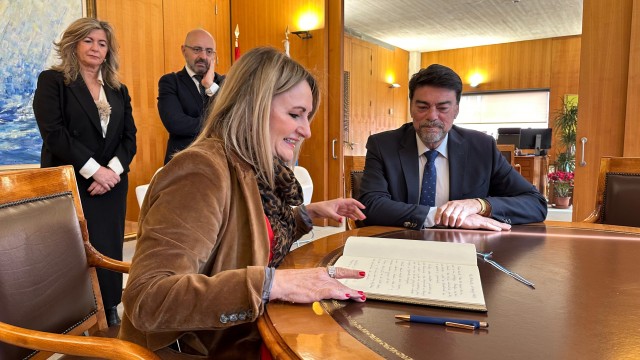 Alicante se concierta con el Consell para ampliar la planta hotelera y crear suelo industrial