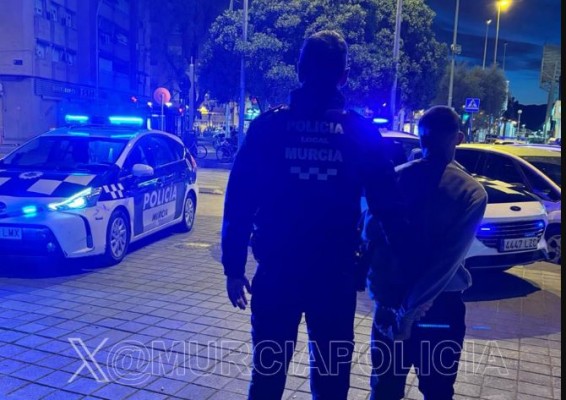Detenido de nuevo el hombre que rompió las ventanillas de 20 coches en El Palmar tras romper otras 24 
