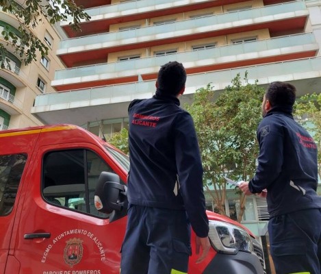 Alicante renovará protocolos para actuar en fuegos en grandes torres tras evaluar sus materiales