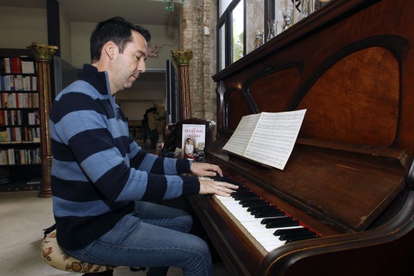 El poder de la música frente al Alzheimer, en la primera novela de Joaquín Hernández
