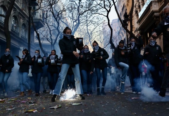 València despierta a ritmo de 'tro de bac' en la 'macrodespertà' que inicia las Fallas de 2024