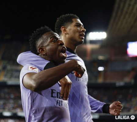 De un puño en alto contra el racismo al desafiante gesto a Mestalla en el segundo tanto
