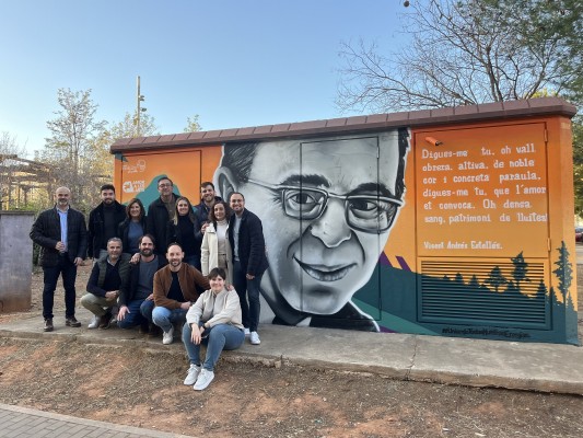 La Vall d'Uixó comienza el Any Estellés con la pintura de un mural en el Parque del Polígono III

