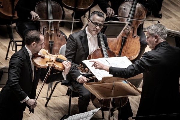 La música de Sofía Gubaidulina y la viola de Antoine Tamestit sobrecogen al Palau  