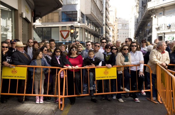 El carrer com a escenari: la serp groga