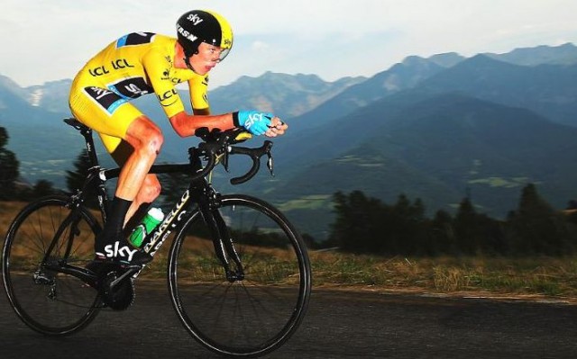 Dumoulin se lleva la 'crono' y Froome refuerza el maillot amarillo