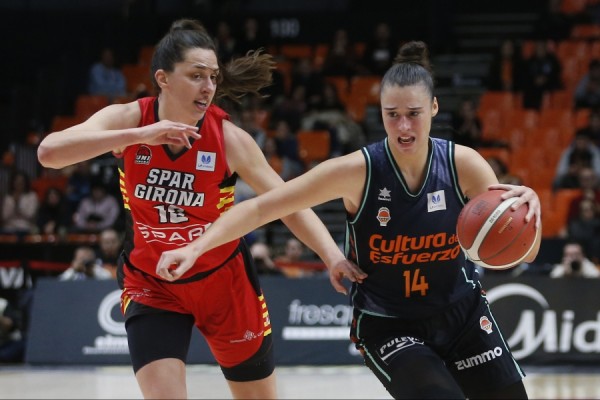 El Valencia busca aprovecharse de un cansado Girona a la espera de una derrota de Avenida