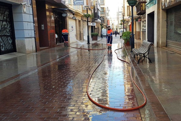 Castelló activa un dispositivo especial de limpieza para las fiestas: 127 operarios y 61 vehículos