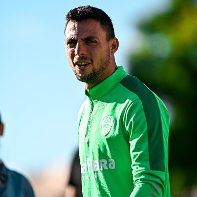 Óscar Plano vuelve a entrenarse sobre el césped dos meses después de su lesión
