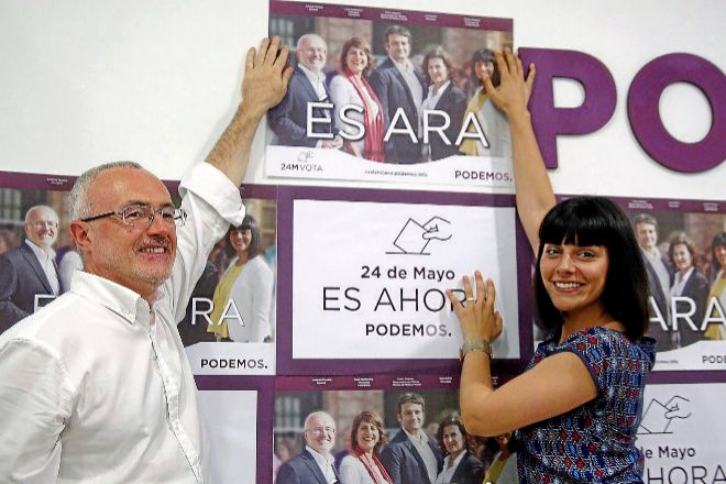 Antonio Montiel y Sandra Mínguez durante la campaña electoral autonómica. EFE - 