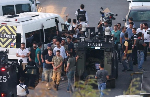 Más de 2.800 militares detenidos en Turquía por colaborar con el golpe de Estado