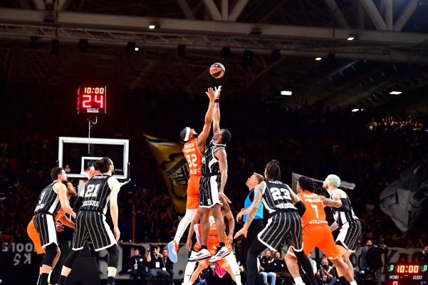El Valencia Basket no puede con la Virtus de Belinelli

