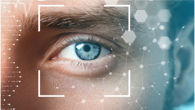 Escanear el iris a cambio de criptomonedas: ¿es ético y legal?  