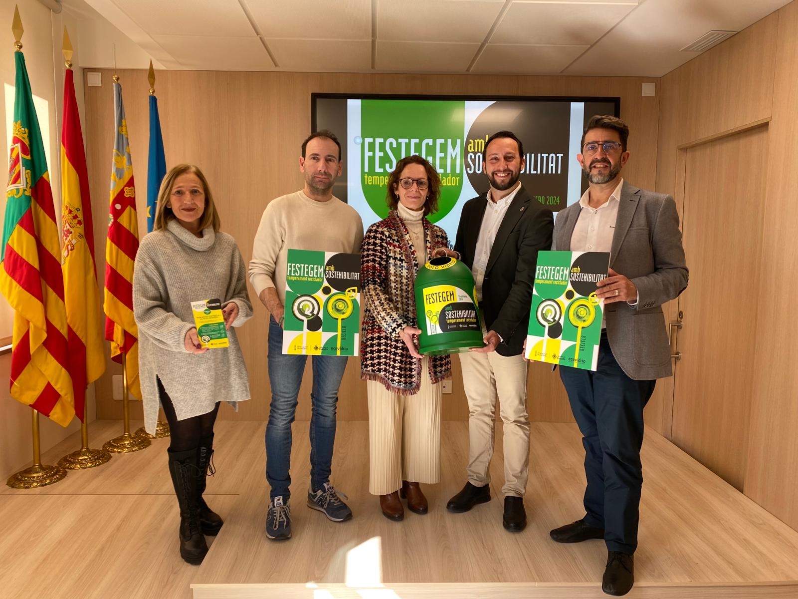 Castelló fomenta el reciclaje entre las 19 gaiatas y las 200 collas durante las fiestas de Magdalena