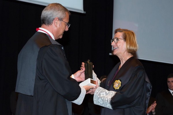 El Colegio de Abogados distingue a Teresa Gisbert y Victoria Ortega 