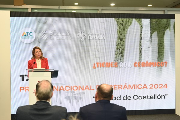 Carrasco presenta el premio nacional 'Ciutat de Castelló' y apuesta por la cerámica para 'vestir' la ciudad
