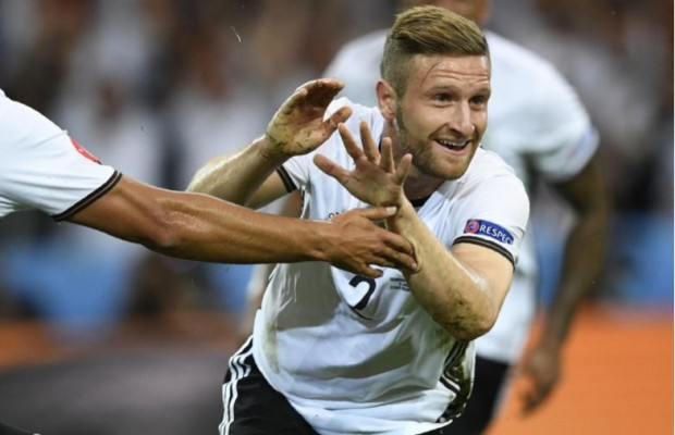 El Chelsea pregunta por Mustafi tras fallar su intento por Bonucci