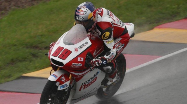 Pawi vence y Navarro vuelve con garra en una carrera de Moto 3 lluviosa