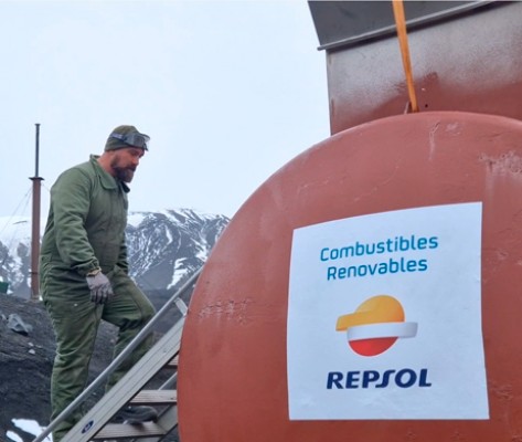 Repsol nutre de combustibles renovables a la base española en la Antártida