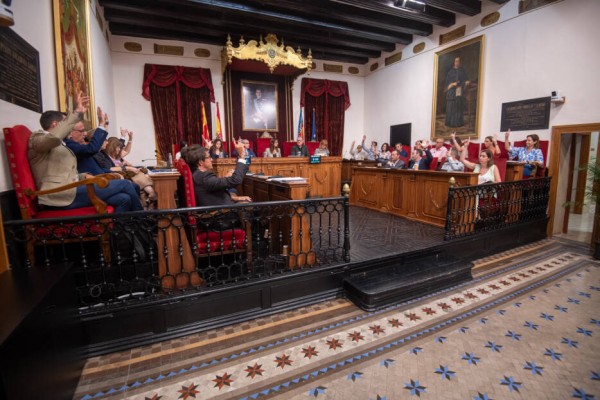 Lo que 'cuestan' los 27 concejales de Elche y los 30 asesores: 1,9 millones de euros anuales
