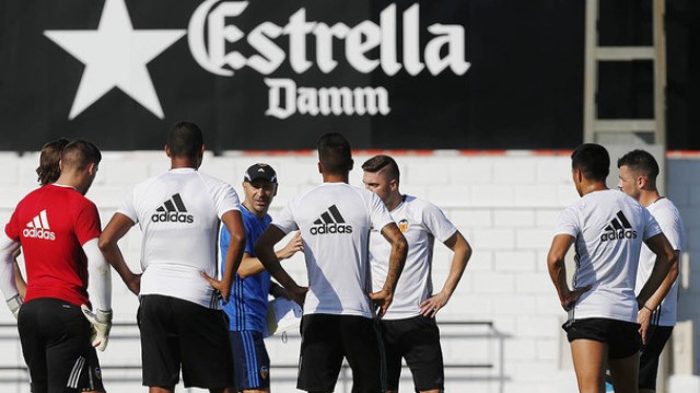 El Valencia CF viaja mañana a Holanda para seguir la pretemporada