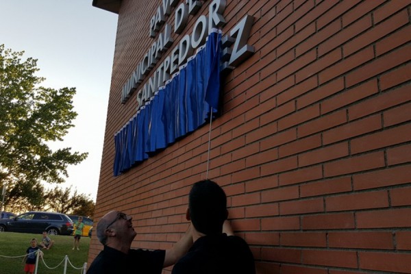 Santpedor homenajea a Rafa Martínez y le da su nombre al pabellón