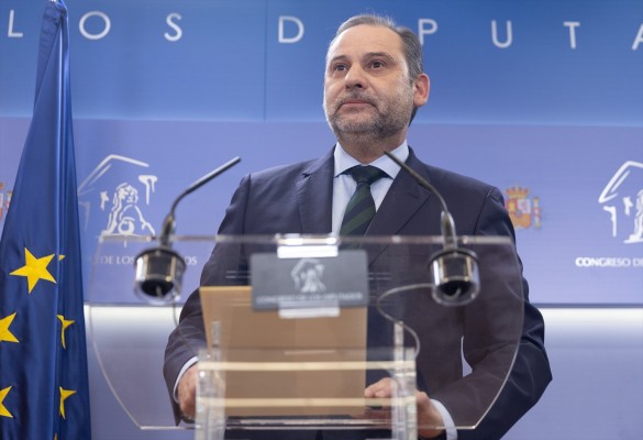 El PSOE suspende cautelarmente a Ábalos por no entregar el acta y pasar al Grupo Mixto