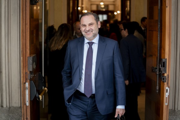Ábalos no dimite y se va al Grupo Mixto: 