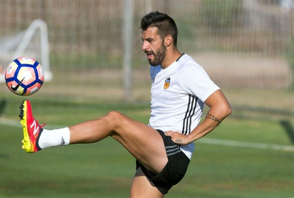 El VCF intenta solucionar hoy el futuro de Negredo