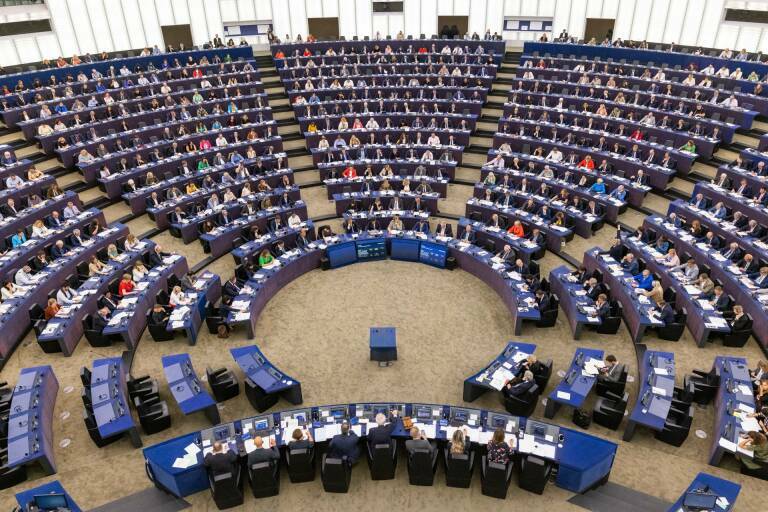La Eurocámara aprueba la ayuda de 50.000 millones a Ucrania y la revisión del presupuesto