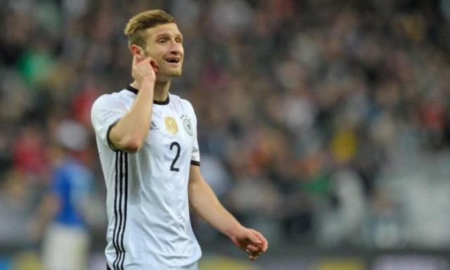 Las 'novias' de Mustafi mueven ficha