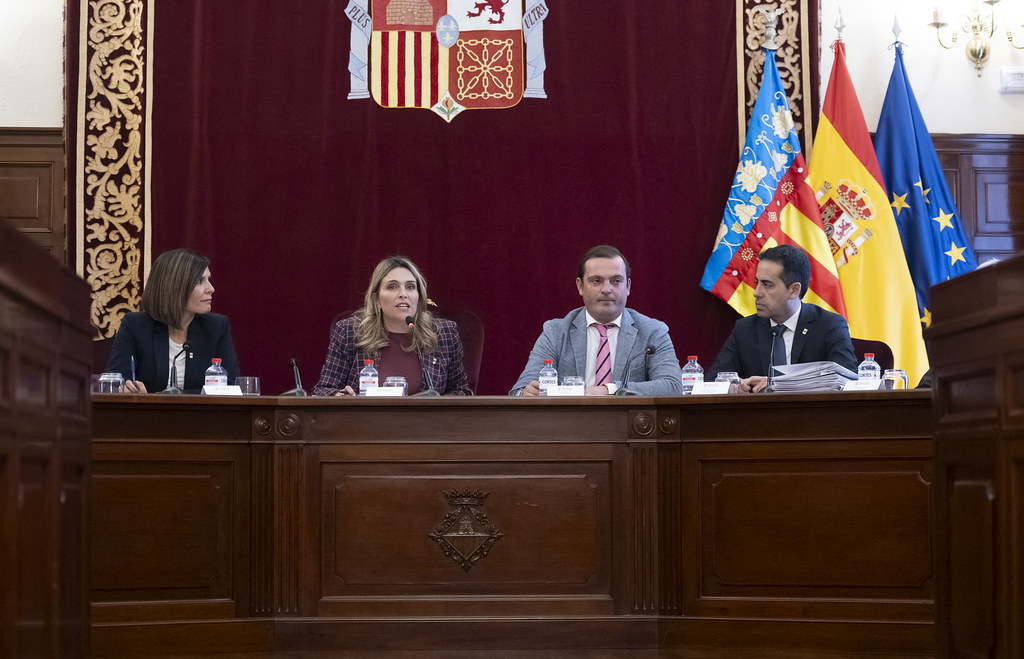 El cargo de confianza de Barrachina se empieza a definir: tres candidatos se postulan para la plaza