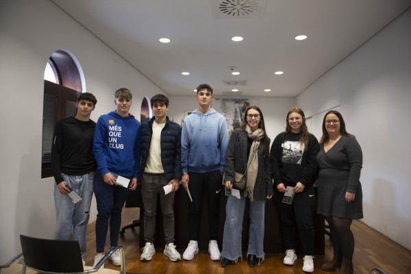 Xixona ayuda con 100 euros a los jóvenes de 18 años

que quieran sacarse el carnet de conducir