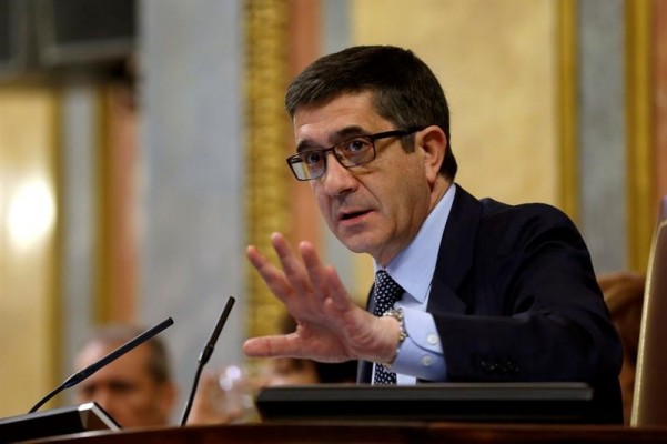 El PSOE aspira a conseguir el apoyo de C's y Podemos para que Patxi López siga presidiendo el Congreso