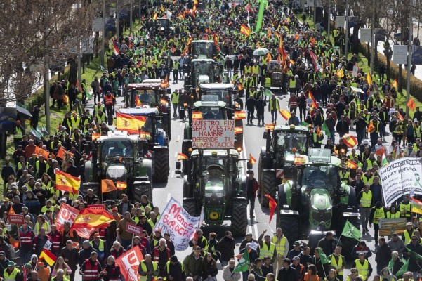 Agricultores, ganaderos y pescadores se concentran en Madrid para protestar contra la PAC