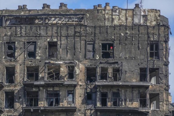 El incendio de València se pudo originar por un cortocircuito del toldo de un apartamento

