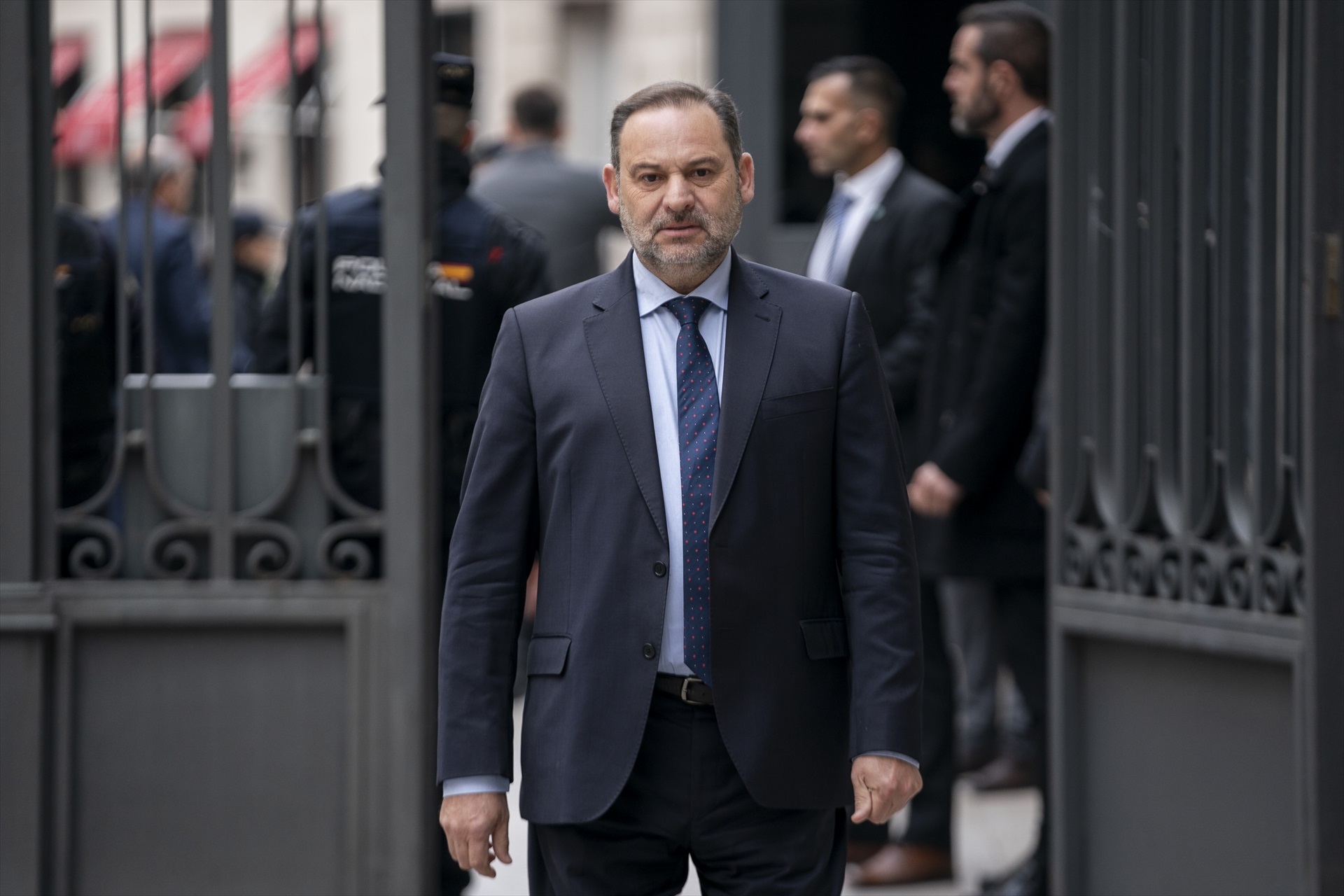 Ábalos dimite como presidente de la Comisión de Interior pero mantiene el acta de diputado