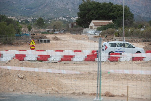 Benidorm prepara la prórroga de las obras del Vial Discotecas que iban a terminar en mayo