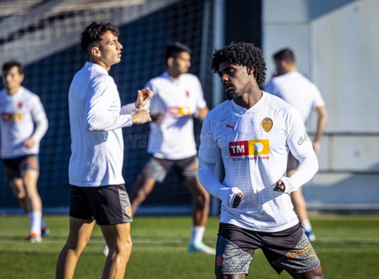 Thierry empieza la sesión con el grupo