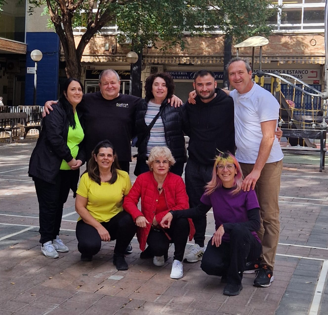 La nueva junta directiva de la Asociación de Comerciantes de Plaza de Argel. - 