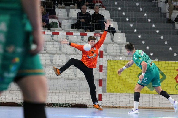  El Fertiberia cae en el último segundo contra el balonmano Puente Genil