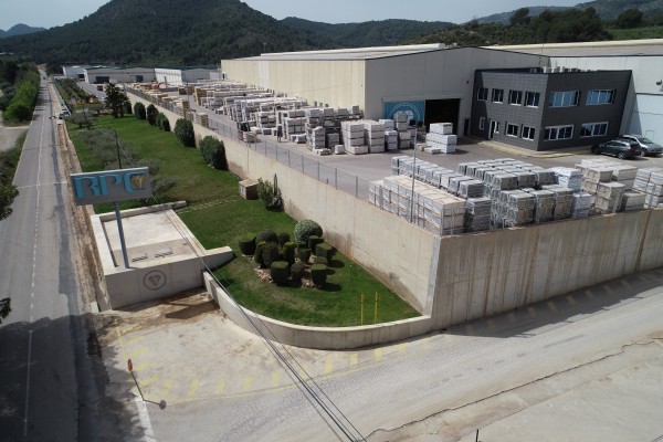 Rectificados y Pulidos Cerámicos avanza con el cambio: una nave de 3.500 m2 y nuevos productos