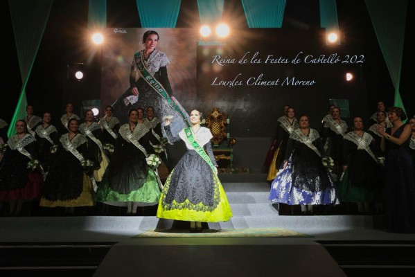La Galania alumbra a Lourdes Climent y da el pistoletazo de salida a las fiestas de la Magdalena