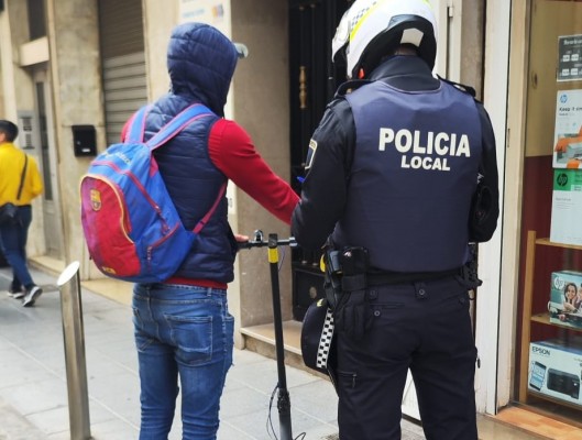 La Policía Local de Burriana inicia una campaña de vigilancia y control del uso de patinetes eléctricos
